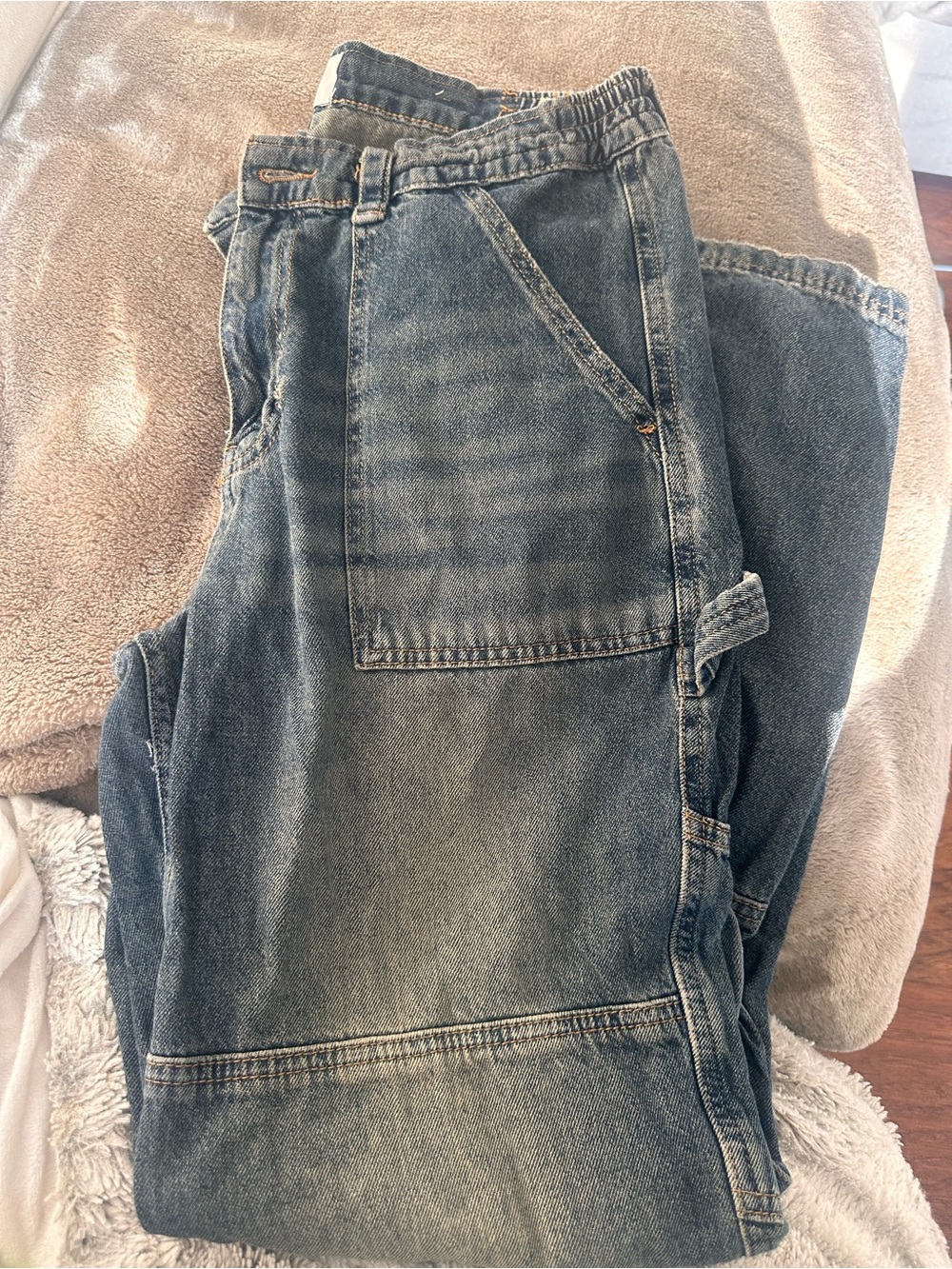 BDG urban Outfitters dark denim washed relaxed fit jeans